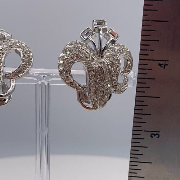 Earring vintage clip on, EUC, white gold colour, crystals, organic design - Picture 4 of 16